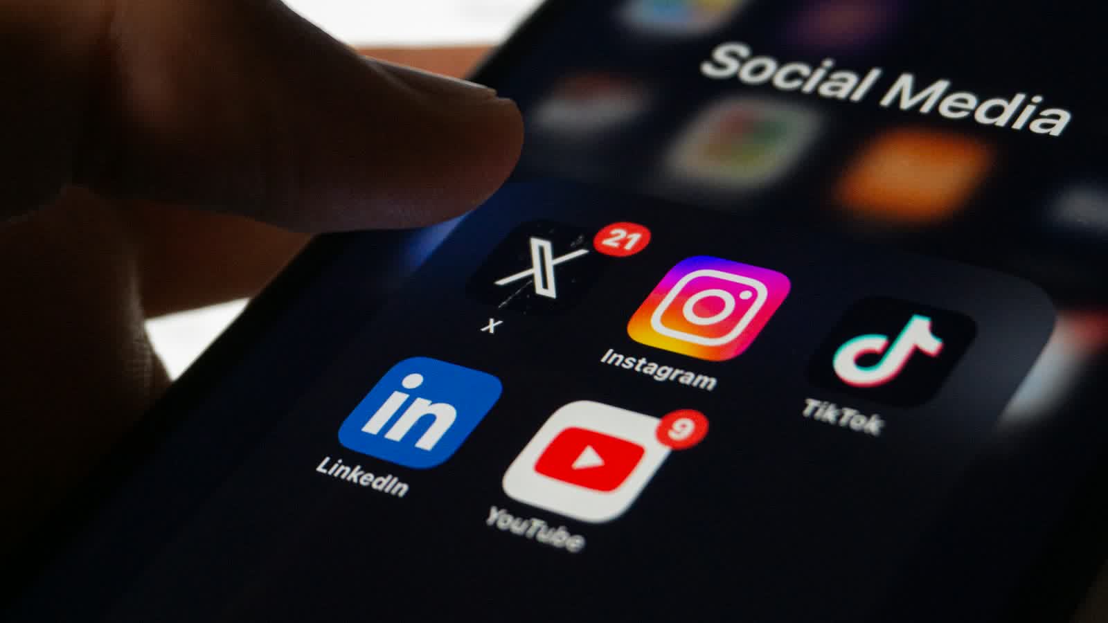 Telefon ekranında sosyal medya uygulamaları